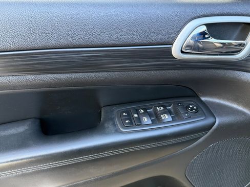 Used 2020 Jeep Grand Cherokee Altitude image 11