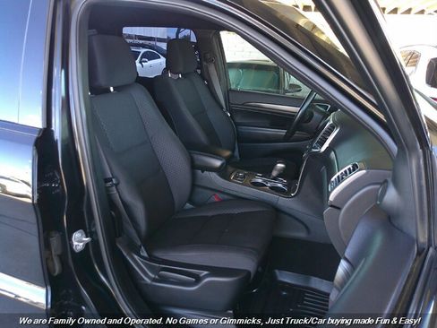 Used 2019 Jeep Grand Cherokee Laredo image 28