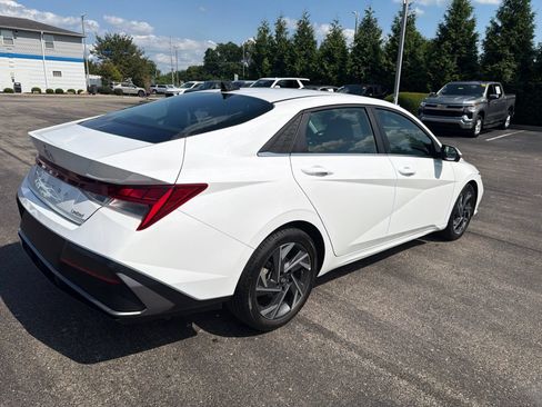 Used 2024 Hyundai Elantra Limited FWD image 5