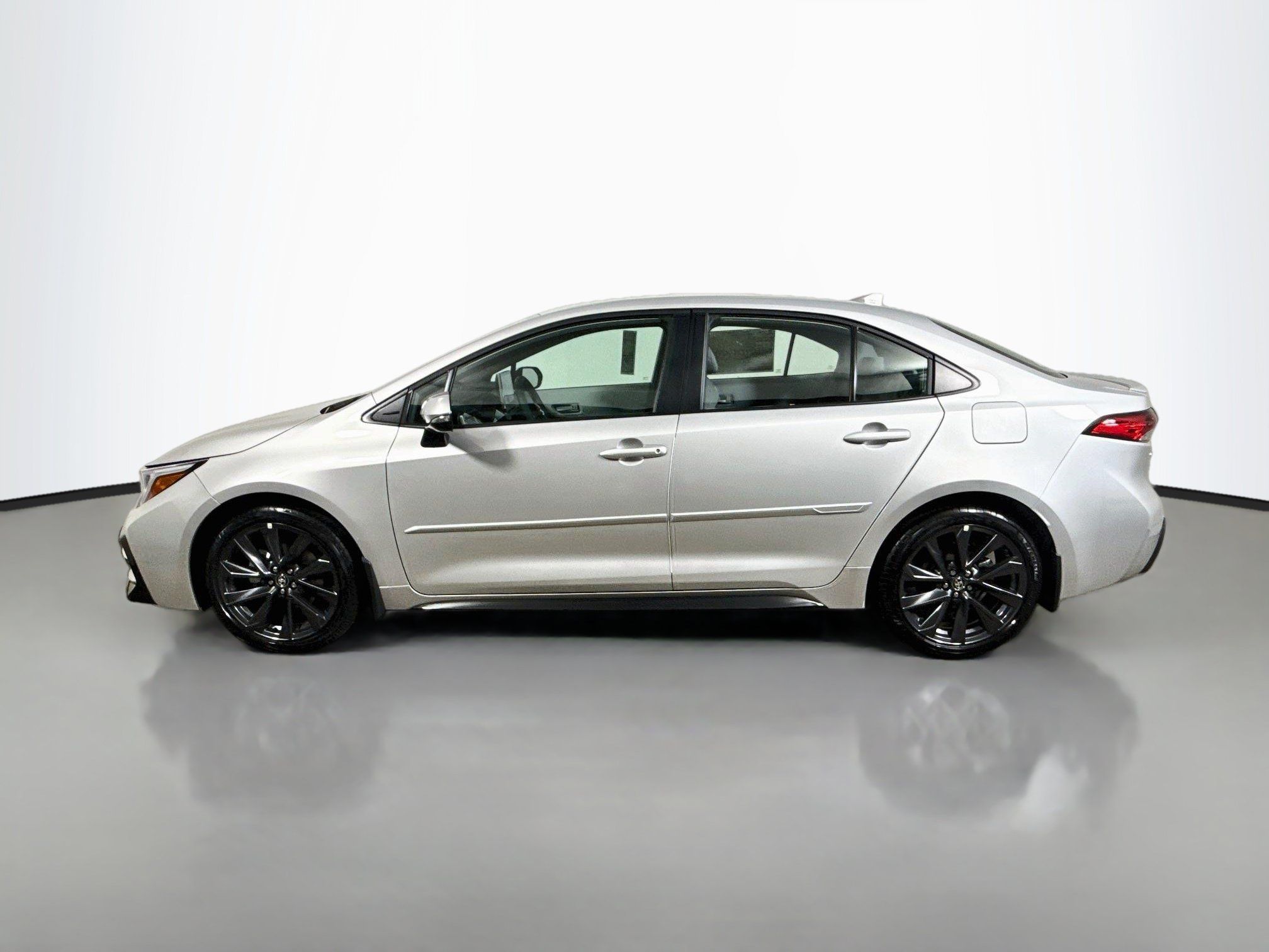 New 2026 Toyota Corolla SE w/ SE Package FWD image 4