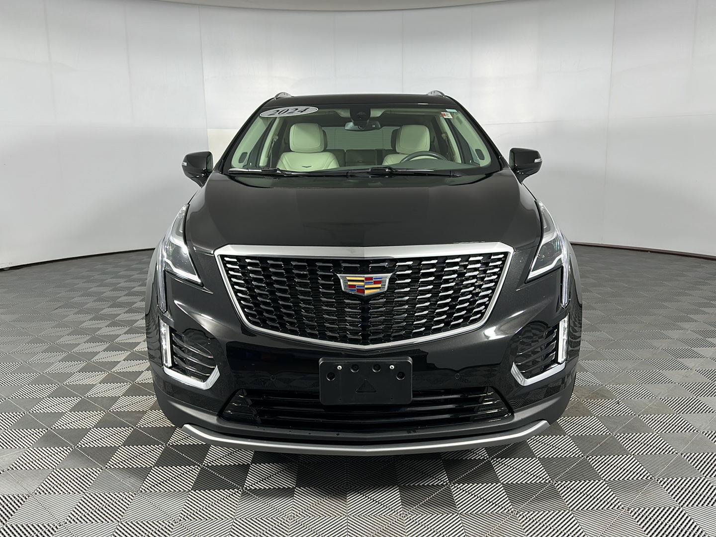 Used 2024 Cadillac XT5 Premium Luxury AWD/4WD image 2