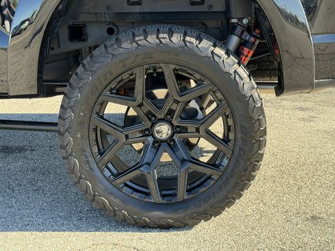 Used 2025 Ford F150 Lariat w/ Equipment Group 502A High image 12