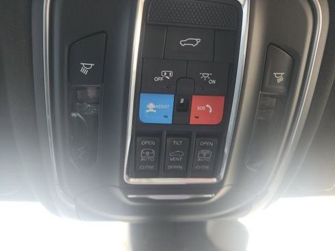 New 2025 Jeep Grand Cherokee Limited image 11