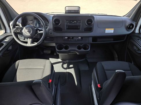 Used 2025 Mercedes-Benz Sprinter 2500 image 16