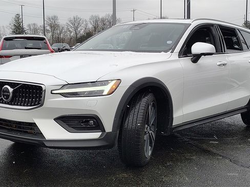 Certified 2025 Volvo V60 B5 Cross Country Plus image 6