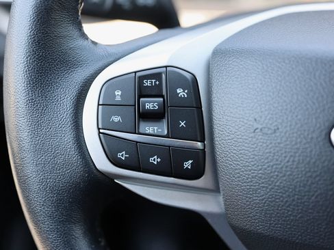Used 2022 Ford Explorer XLT AWD/4WD image 39