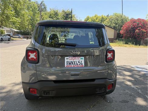 Used 2021 Jeep Renegade Sport FWD image 4