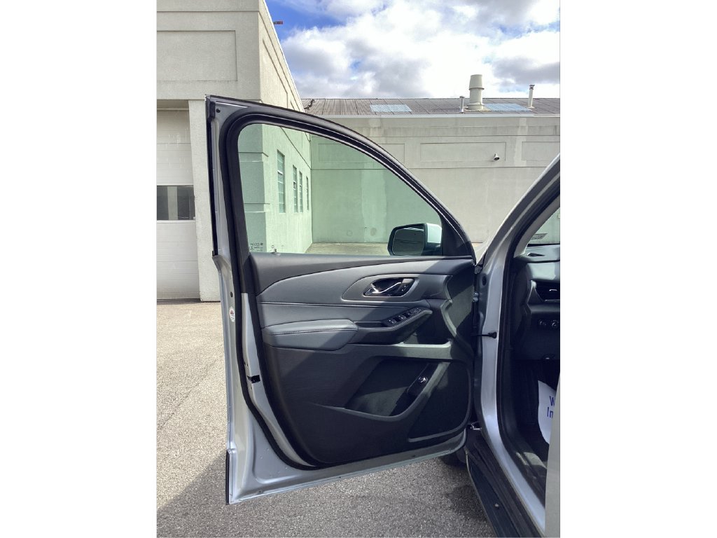 Used 2021 Chevrolet Traverse LT AWD/4WD image 17