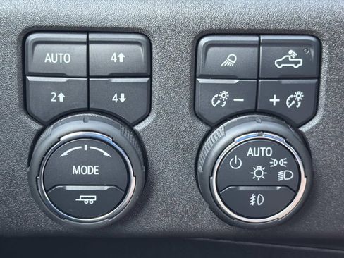 Used 2025 Chevrolet Silverado 2500 High Country w/ High Country Premium Package AWD/4WD image 25