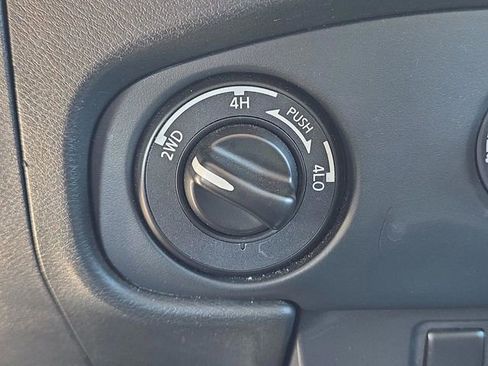 Used 2022 Nissan Frontier SV image 27