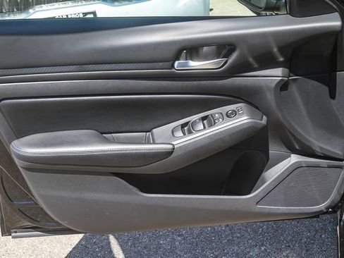 Used 2024 Nissan Altima 2.5 SV FWD image 20