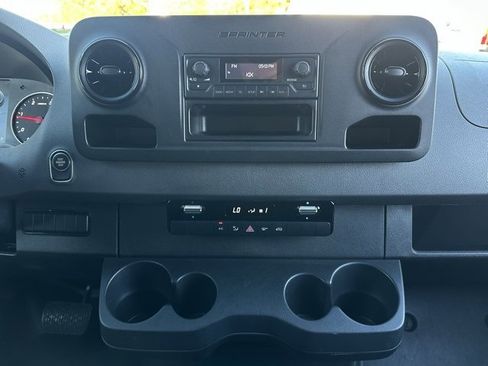 Used 2025 Mercedes-Benz Sprinter 2500 image 14