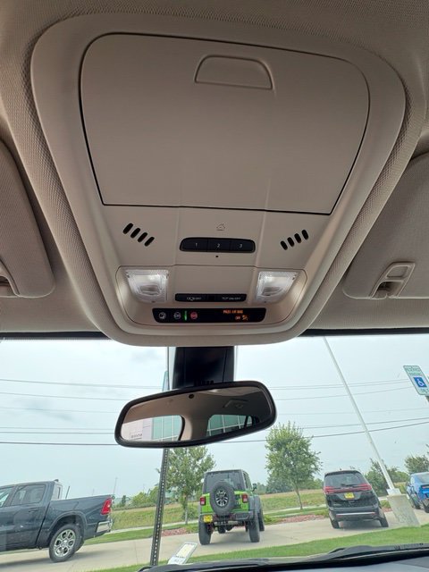 Used 2023 GMC Acadia Denali AWD/4WD image 11