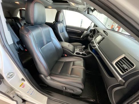 Used 2019 Toyota Highlander SE AWD/4WD image 26