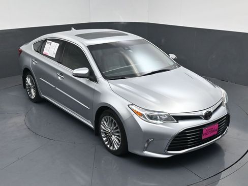 Used 2016 Toyota Avalon Limited image 15