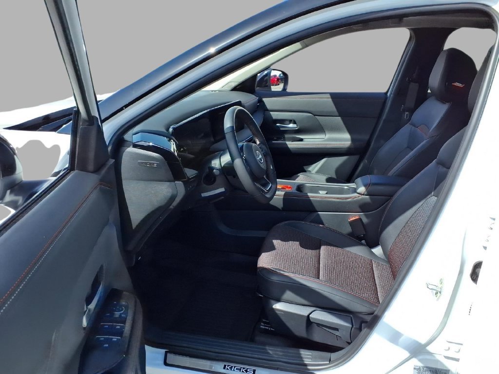 Used 2025 Nissan Kicks SR w/ SR Premium Package AWD/4WD image 20