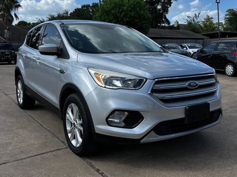Used 2019 Ford Escape SE FWD image 4