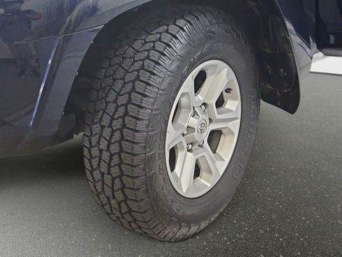 Used 2023 Toyota 4Runner SR5 AWD/4WD image 33