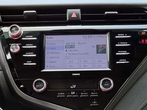 Used 2020 Toyota Camry SE image 16