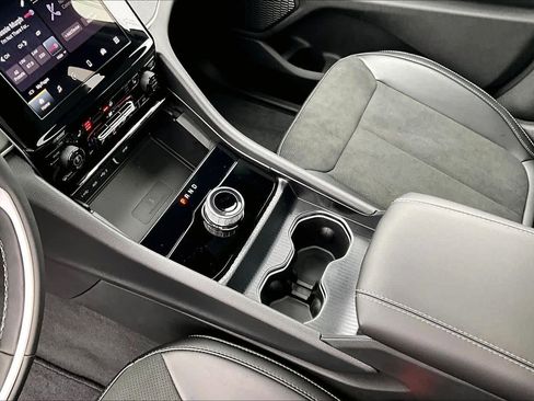 New 2025 Jeep Grand Cherokee Altitude image 17