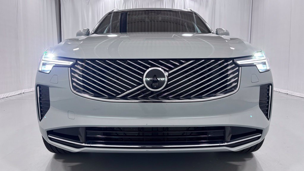 Certified 2025 Volvo XC90 B6 Ultra AWD/4WD image 3
