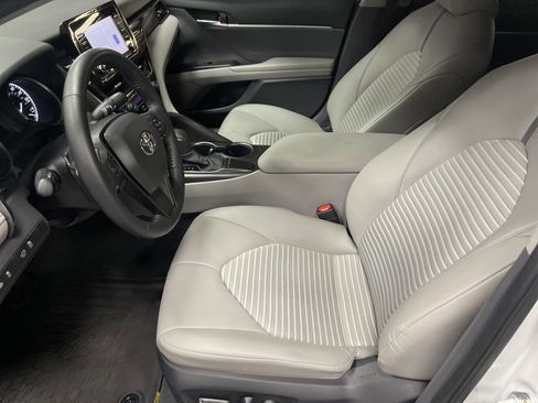 Used 2023 Toyota Camry SE FWD image 16
