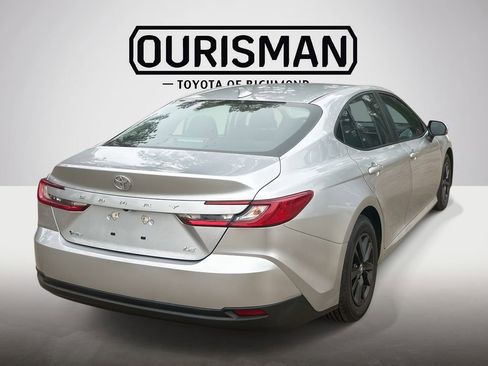 Used 2025 Toyota Camry LE image 5