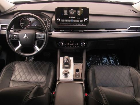 Used 2022 Mitsubishi Outlander SEL image 3