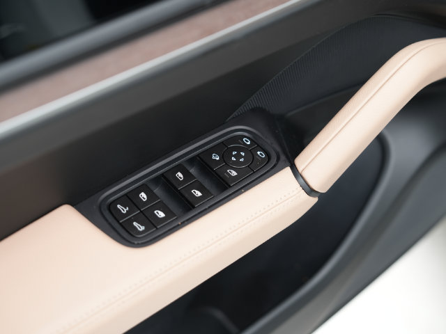 Certified 2026 Porsche Cayenne AWD/4WD image 9
