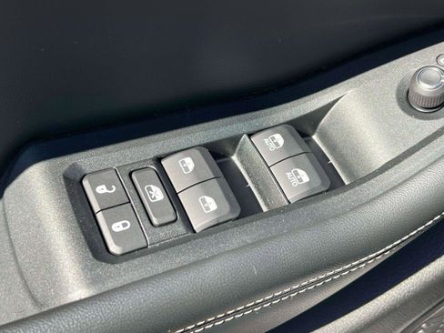 Used 2023 Jeep Grand Cherokee L Laredo image 25