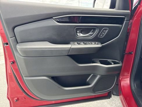 Used 2024 Honda Pilot Touring image 13