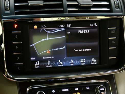 Used 2019 Lincoln Continental Select w/ Continental Climate Package image 31