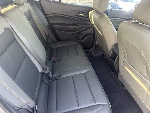 Used 2025 Chevrolet Trax ACTIV w/ Sunroof Package FWD image 14