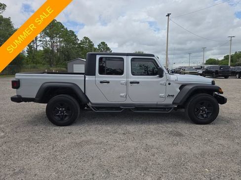 Used 2023 Jeep Gladiator Sport AWD/4WD image 3
