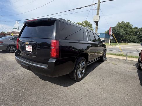 Used 2015 Chevrolet Suburban LTZ RWD image 9