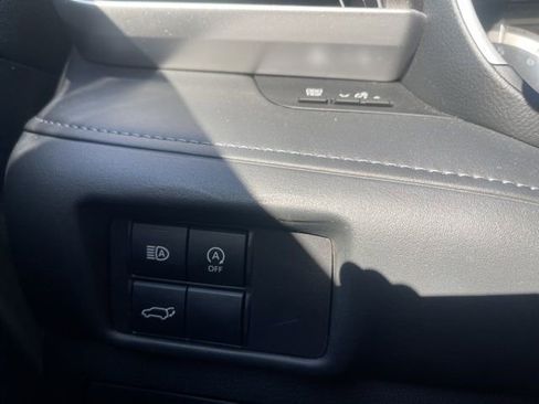 Used 2024 Toyota Highlander XLE image 24