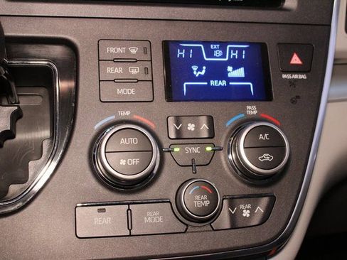 Used 2019 Toyota Sienna LE image 27