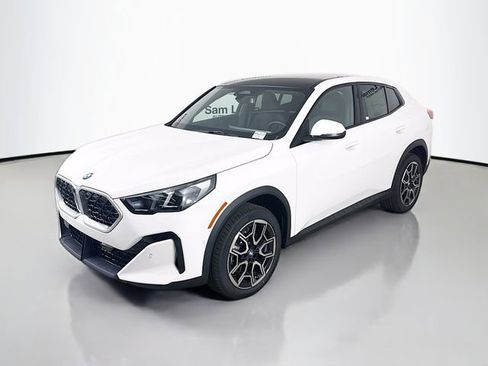 New 2025 BMW X2 xDrive28i w/ Convenience Package image 3