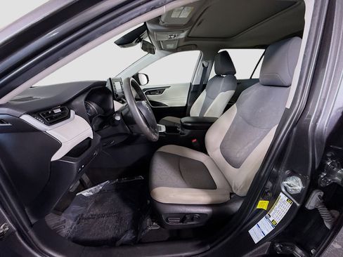 Used 2022 Toyota RAV4 XLE image 22