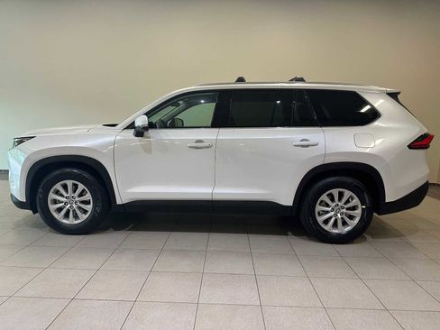 Certified 2024 Toyota Grand Highlander AWD image 3