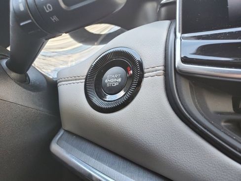 Certified 2023 Jeep Compass Limited image 24