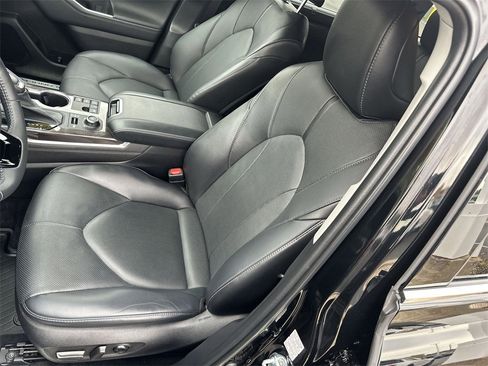 Used 2023 Toyota Highlander Limited image 14