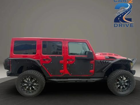 Used 2018 Jeep Wrangler Unlimited Sahara AWD/4WD image 5