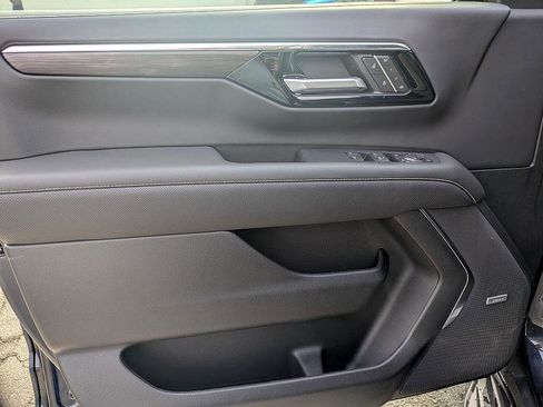 New 2025 Chevrolet Suburban Premier image 12