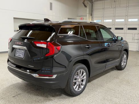 Used 2024 GMC Terrain SLT image 4