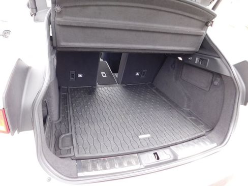 Used 2019 Jaguar F-PACE Premium image 7