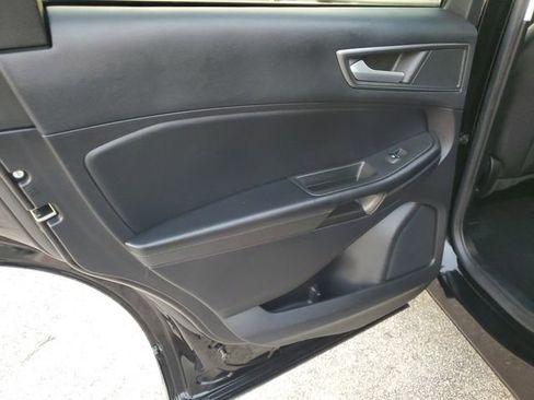 Certified 2022 Ford Edge SE w/ Black Appearance Package image 13