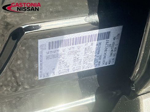 Used 2023 Nissan Rogue SV image 40