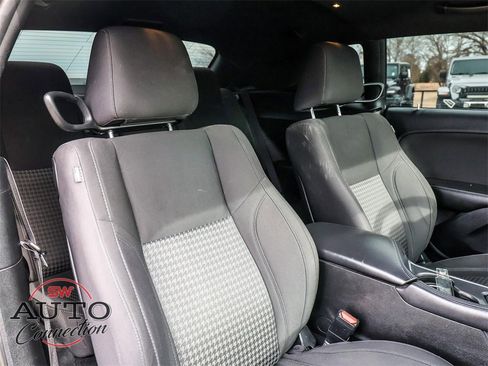 Used 2019 Dodge Challenger SXT image 13