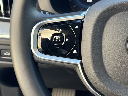 Used 2025 Volvo XC60 B5 Plus image 19